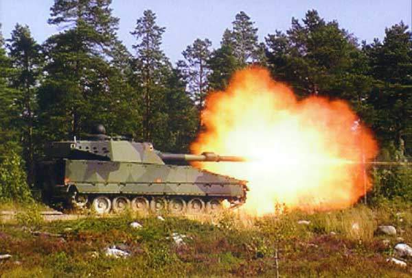 The CV90120-T tank has been developed to provide a lighter, highly mobile main battle tank with a high pressure smoothbore 120mm gun, battlefield management system and extensive defensive aids suite.