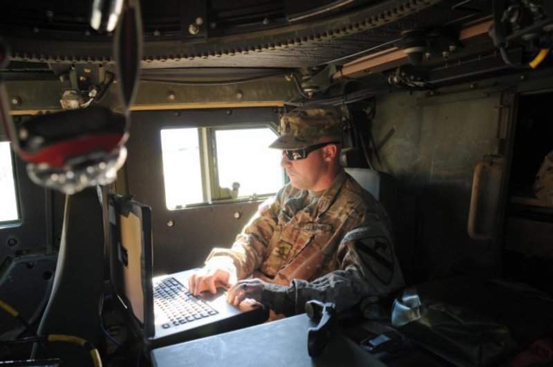 US soldiers electronic warfare technology