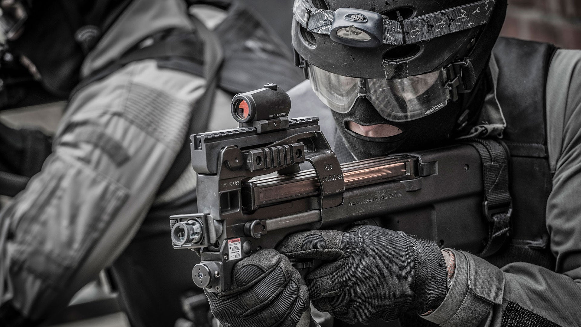 Shoulder-Fired FN 303® Tactical - FN HERSTAL