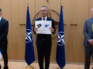 Finland and Sweden officially apply for Nato membership