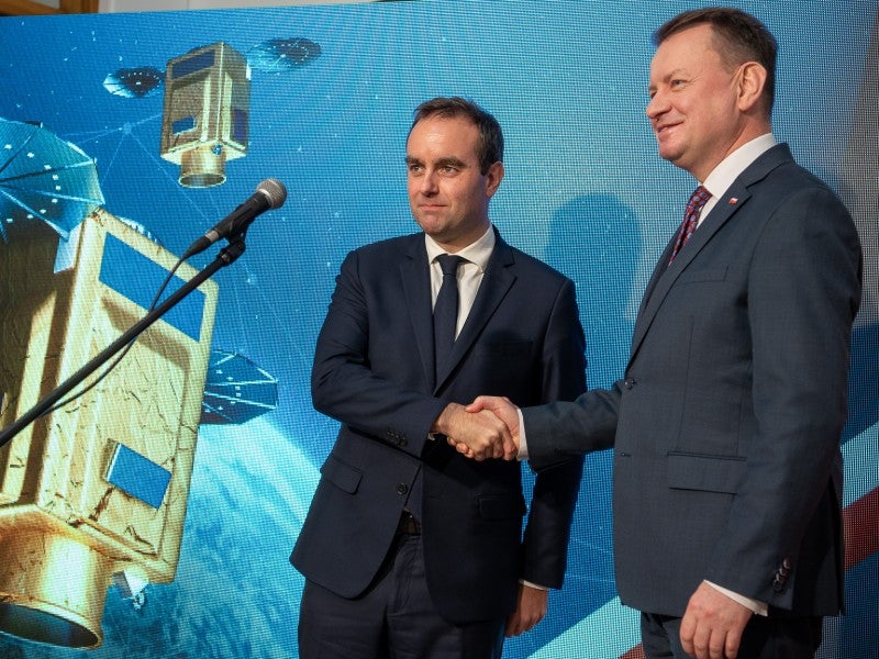 Photo of La Pologne et la France signent un contrat pour deux satellites d’observation militaire