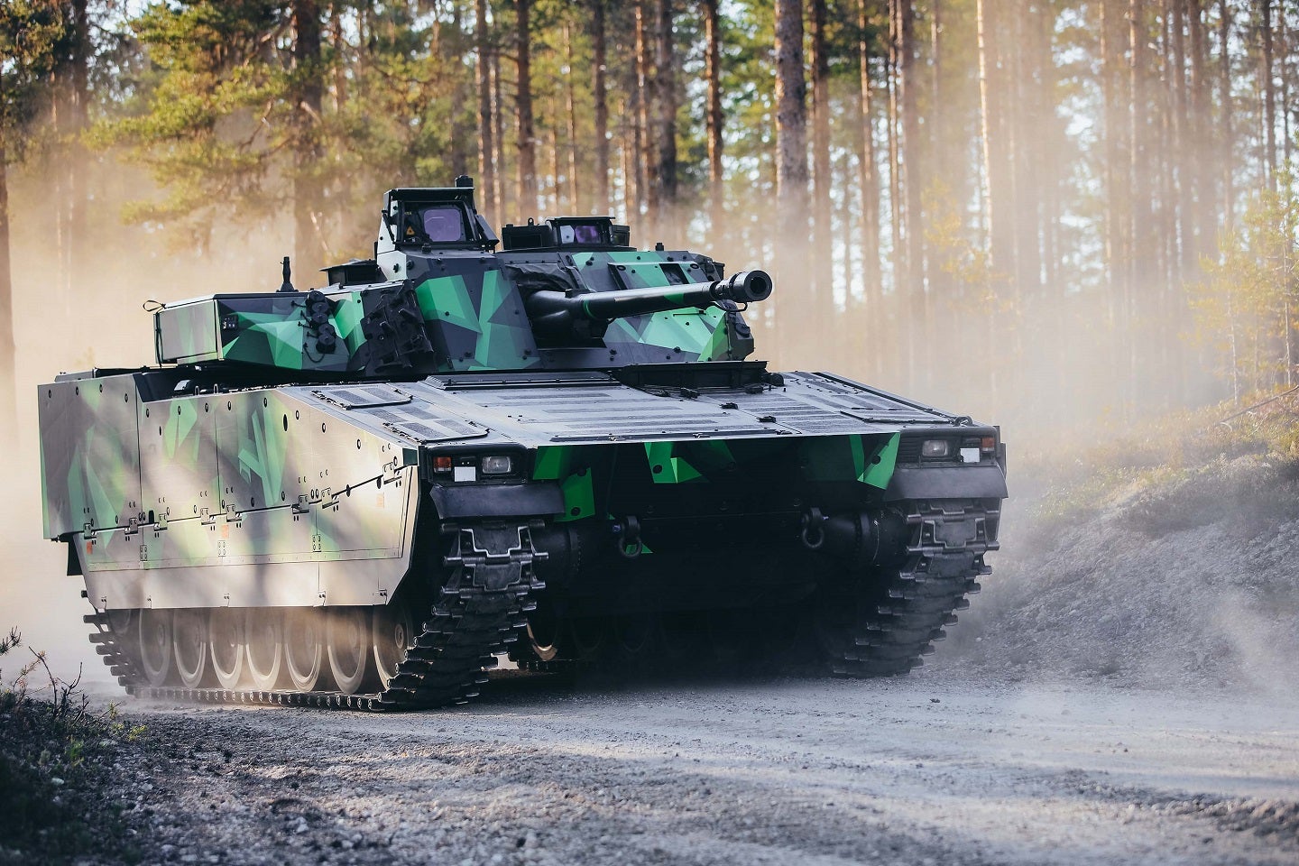 Stredoeurópski susedia získavajú a modernizujú vozidlá CV90